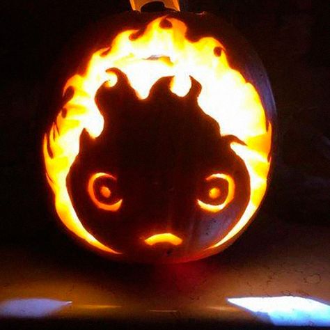 45 Studio Ghibli-Inspired Halloween Pumpkins That People Carved To Pay Tribute To Their Favorite Characters Ghibli Pumpkin, Anime Pumpkin, Pumpkin Cravings, Cute Pumpkin Carving, Pumkin Carving, Creative Pumpkin Carving, Pumpkin Stencils, Pumpkin Carving Designs, Tall Pumpkin Carving