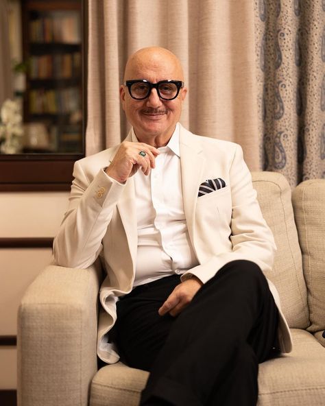 Actor Anupam Kher has been contributing to Hindi cinema for the past 4 decades. He has delivered several hits with his stellar performance. After relentlessly working for so many years, The post EXCLUSIVE: Anupam Kher takes a sly dig on star kids who get ‘bored’ of work easily: Jo tukke se actor bante hai, wo ye bolte hain appeared first on Bollywood Bubble. Special 26, Anupam Kher, Star Kids, Tired Of Work, I M Bored, Trending News, Interview, The Past, It Cast