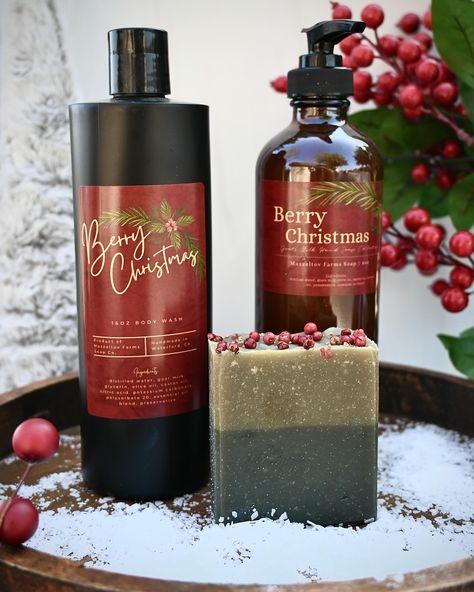 𝑩𝒆𝒓𝒓𝒚 𝑪𝒉𝒓𝒊𝒔𝒕𝒎𝒂𝒔 🎄 Our Berry Christmas goat’s milk soap is an ALL NATURAL product scented with an orange, cinnamon, pine, + peppermint essential oil blend and naturally colored with clays! Scent Family: Fresh This collection is only available in bar soap, body wash and liquid hand soap. Christmas Soap Bar Ideas, Sunshine Basket, Soap Berry Tree, Christmas Soap Target, Cranberry Soap, Christmas Goat, Peppermint Cold Process Soap, Soap Body Wash, Mini Soaps