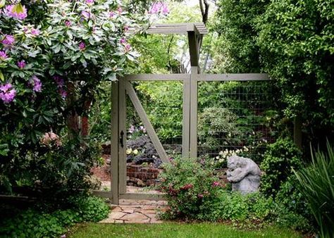 Wire Fence Ideas Cheap | ... Fence Designs to Improve and Accentuate Yard Landscaping Ideas Pagar Modern, Chicken Wire Fence, Fenced Vegetable Garden, Deer Fence, Front Yard Fence, Modern Fence, Wire Fence, Casa Exterior, Traditional Landscape