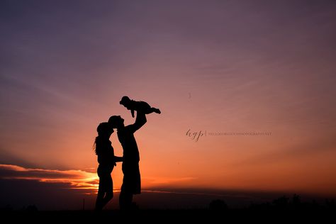 Family Silhouette Photography  Hello Gorgeous Photography  www.hellogorgeousphotography.net Family Shadow Picture, Silhouette Photography, Shadow Pictures, Husband Wife, Hello Gorgeous, Family Love, Human Silhouette, Black And White, Photography