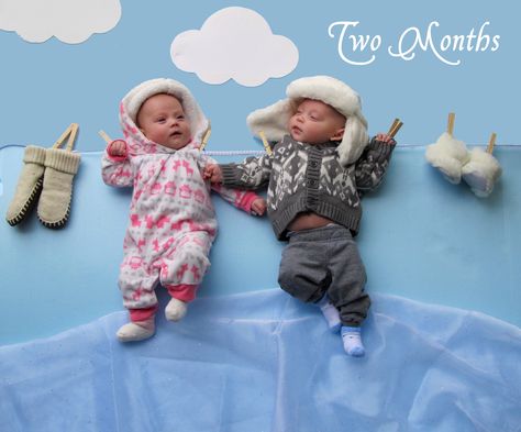 Twins 2 month photo idea Twins Photoshoot Ideas, Baby Monthly Photo Ideas, Babies Photoshoot, Twin Baby Photos, Twin Photography, Newborn Photography Boy, Twin Photos, Half Birthday, Newborn Twins