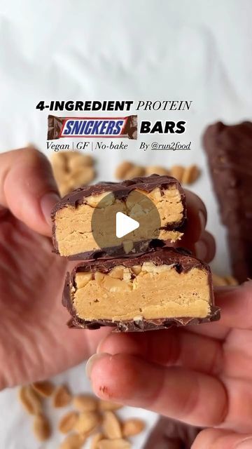 No Bake Peanut Butter Bars Healthy, Protein Snickers Bar, Peanut Butter Bars Healthy, Snickers Protein Bar, Protein Bars Vegan, Peanut Butter Protein Powder, Snickers Protein, Vegan Protein Bars, Protein Bars Homemade