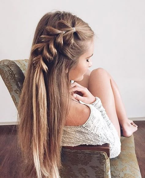 Loose side braid hair inspiration. Check out the method for this easy pull-through braid. Loose Side Braids, Media Cola, Gorgeous Braids, Side Braid Hairstyles, Fishtail Braid, Hair Styles 2017, Braids For Long Hair, Braids Hairstyles, Gorgeous Hair