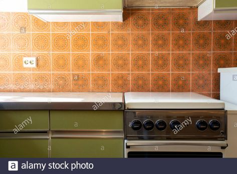 1970s Interior Design, Vintage Retro Kitchen, 70s Interior Design, 70s Kitchen, Kitchen Nightmares, 70s Interior, Pattern Tiles, Country Kitchen Designs, Through The Decades