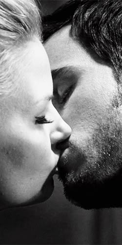 Hot Kiss Couple, Romantic Kiss Gif, The First Kiss, Good Night I Love You, Love Images With Name, Hugs And Kisses Quotes, Romantic Couple Kissing, Romantic Kiss, Beautiful Love Pictures