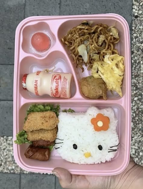 Cute Lunch Bentos, Cute Lunchbox Aesthetic, Lunchbox Bento Ideas, Cute School Lunches, Bekal Aesthetic, Cute Lunch Ideas, Cute Lunches, Hello Kitty Bento, Kawaii Lunch