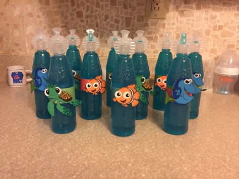 Finding Nemo Goodie Bag Ideas, Finding Nemo Party Snacks, Finding Nemo Party Games, Find Nemo Birthday Party, Nemo Food Ideas, Diy Finding Dory Party Decorations, Nemo Birthday Party Decorations Diy, Finding Nemo Birthday Party Decorations, First Birthday Nemo Theme