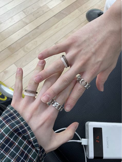 Homaika Rings, Hyunlix Couple, Kids Rings, Couple Ring, Matching Rings, How To Get Warm, Felix Stray Kids, Couple Rings, Clay Crafts