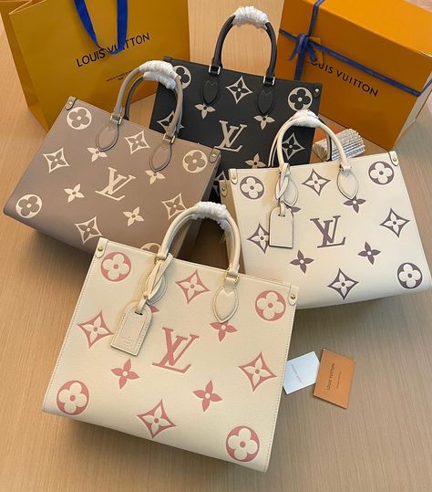 Tote Bags Aesthetic, Vivienne Westwood Shop, Tas Lv, Winter Tote, Louis Vuitton Onthego, My Style Bags, Fashion Shoes Heels, Lv Purse, Bags Louis Vuitton