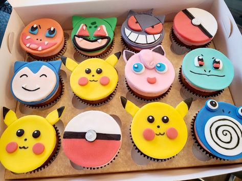 Fondant designs and a yummy vanilla strawberry cupcake to go with it 😋 Anime Cupcakes, Fondant Designs, Smile Cookies, Pokémon Cake, Pokemon Cupcakes, Pokémon Birthday, Pokémon Party, Strawberry Cupcake, Pokemon Cake