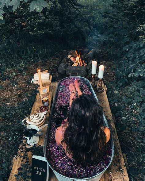 Friday vibes🖤🛀 📷 mystic.jagger #witchy #witch #witchesofinstagram #witchyvibes #witchcraft #witchythings #pagan #witches #wicca #magick #goth #magic #friday #weekend Witch Cottage Aesthetic, Witch Cabin, Witchy Cottage, Witchy House, Nature Witch, Autumn Witch, Cabin Aesthetic, Cottage Witch, Forest Cottage