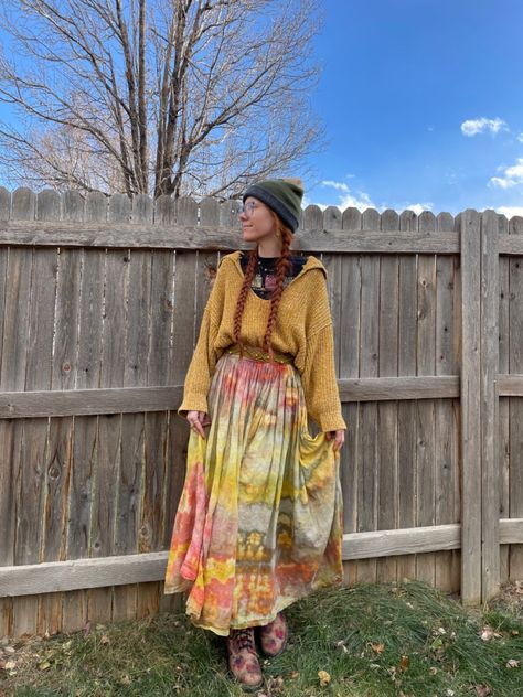 Granola Chic Fashion, Hippie Christmas Outfit, Hippie Outfits Winter, Trippy Outfits, Aesthetic Christmas Outfits, Meadham Kirchhoff, Boho Whimsical, Hippie Life, Aesthetic Christmas