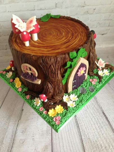 Cool fairy door cake. Woodland Fairy Cake, Masha Cake, Woodland Fairy Birthday, Graduation Party Desserts, Fairy Birthday Cake, 80 Birthday Cake, Woodland Cake, Fairy Tea Parties, Easter Bunny Cake