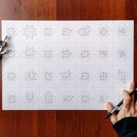 How To Draw Sacred Geometry, Sacred Geometry Art Mandalas, Geometric Patterns Drawing, Islamic Geometry, Sacred Geometry Mandala, Sacred Geometry Patterns, Sacred Geometry Art, Islamic Patterns, Geometric Drawing