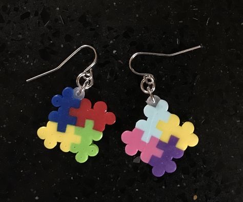 Puzzle Piece Perler Beads, Melt Bead Earrings, Aesthetic Melty Beads, Melty Beads Ideas Aesthetic, Peeler Bead Jewelry, Pearler Bead Jewelry Ideas, Puller Beads Ideas, Fusible Beads Ideas, Cute Tiny Perler Bead Patterns