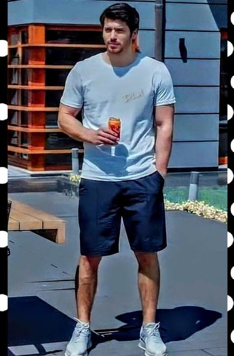 Turkish Men, Summer Afternoon, Can Yaman, Erkenci Kuş, Mens Fashion Casual Outfits, Most Handsome Men, Attractive Guys, Cute Love Couple, Latest Pics