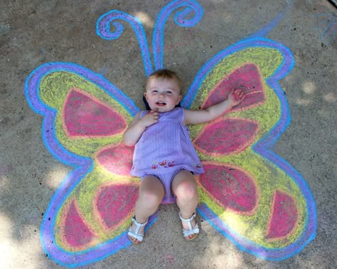 Butterfly chalk art. Did this with my 6 year old daughter! Sidewalk Chalk Photos, Chalk Pictures, Chalk Photos, Sidewalk Chalk Art, Sidewalk Art, Chalk Drawings, Foto Tips, Sidewalk Chalk, Butterfly Kisses