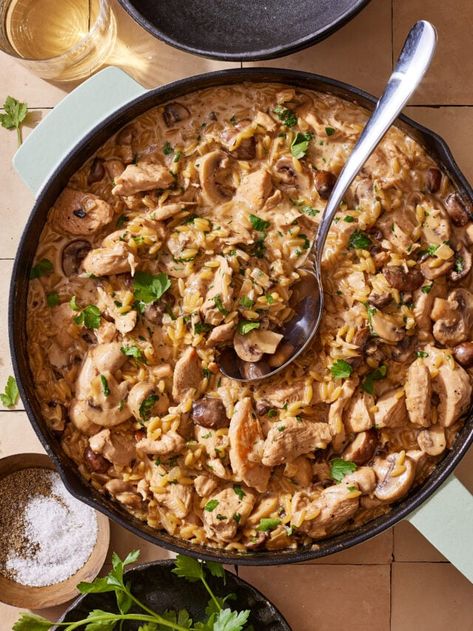 Creamy One-Pot Chicken Marsala Orzo - Kalejunkie Granola Dessert, Dinners Chicken, Orzo Recipe, Sun Dried Tomato Sauce, How To Cook Orzo, Orzo Recipes, Chicken Orzo, One Pot Chicken, Chicken Marsala