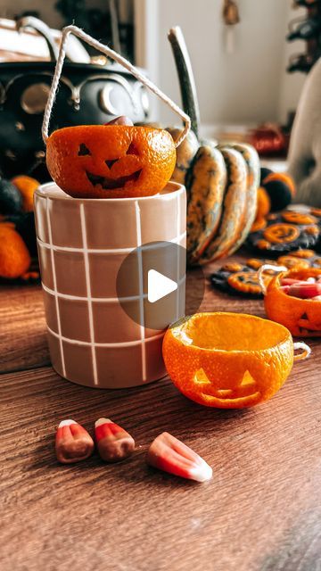 Sugarbird Cakery & Floral Co. - Cheryl Stager on Instagram: "Clementine Jack-o-Lanterns! These are soooo adorable and so easy to make. I saw @sibster make these and as soon as I saw them I knew I had to give them a try. Make sure to let the orange peels dry for a day or two (or dry in the oven at a low temp) before you use to decorate. I also recommend NOT letting them air dry during fruit fly season (don’t ask me how I know…🫠). Once dry, fill with assorted candies, or just use as little surprises hidden around the house 😊🎃. 

#halloweenbaking #halloweencrafts #halloweendiy Halloween baking Halloween decor Halloween crafts Halloween diy Halloween candy" Crafts Halloween Diy, Baking Halloween, Diy Halloween Candy, Orange Peels, Fruit Fly, Halloween Baking, Fun Fall Activities, Crafts Halloween, Halloween Diy Crafts