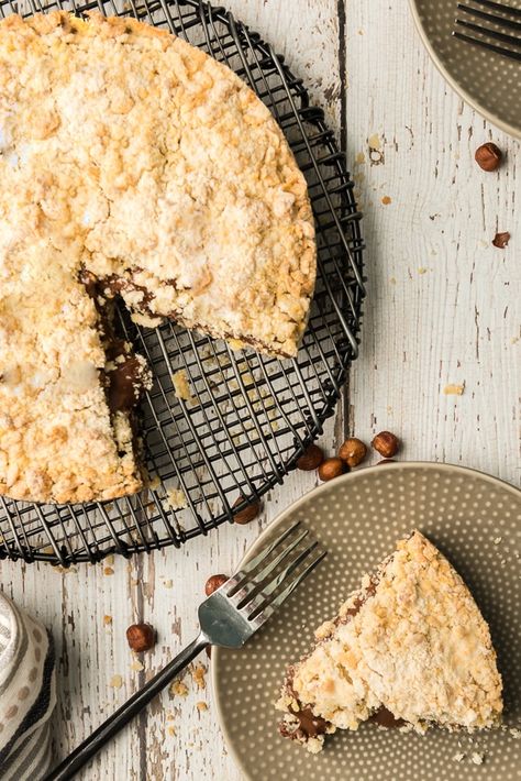 Nutella Crumb Cake - Sbriciolata Apple Crumble Cake, Crumb Cake Recipe, Nutella Desserts, Italian Recipes Dessert, Sweet Potato And Apple, Crumble Cake, Cake Mixture, Tasty Chocolate Cake, Cake Easy