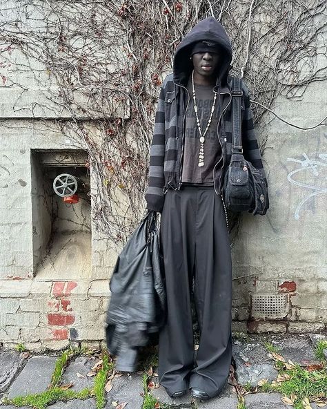 #fashionInspiration #outfitIdeas #streetstyle #fashionista #ootd #baggy #oufitwomen #outfitmen Vkei Fashion Man, Gothic Clothes Male, Homeless Style, Grunge Mens Fashion, Outfits Black Men, Post Punk Aesthetic, Bohemian Streetwear, Men's Hipster Style, Underground Clothing