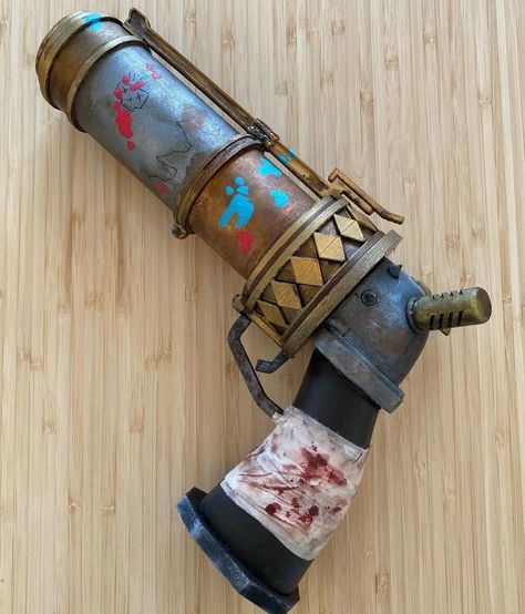 Cardboard Props Cosplay, Powder Cosplay Arcane, Arcane Diy Crafts, Arcane Merchandise, Arcane Props, Cosplay Jinx, Arcane Cosplay, Cosplay League Of Legends, League Of Legends Poster