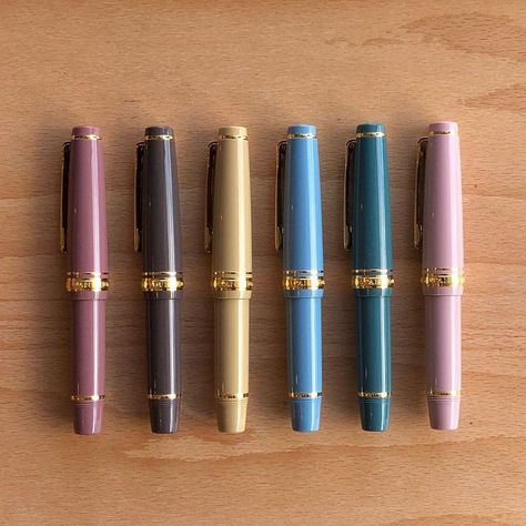 Sailor Professional Gear Slim Mini Fountain Pen Sailor Pro Gear Slim, Fountain Pen Collection, Aesthetic Pens, Mini Fountain, Pen Obsession, Sailor Fountain Pen, Dog Pens, Sailor Pens, Pen Journal