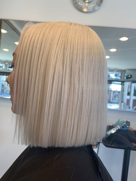 Shoulder Length Bleach Blonde Hair, Square One Length Haircut, One Length Bob, Platinum Blonde Bob, One Length Haircuts, Long Bob Blonde, One Length Bobs, One Length Hair, Platinum Blonde Hair Color