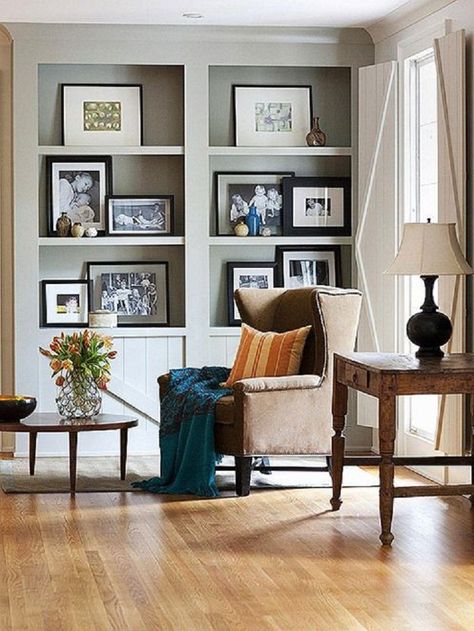 Top 10 Best Ways to Display Family Photos - Top Inspired Picture Walls, Display Family Photos, Bookcase Styling, Shelving Ideas, Bookshelf Styling, Home Goods Decor, Kitchen Decorating, Cool Ideas, Modern Country