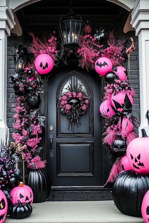 halloween_decorations_pink_and_black (38) Diy Halloween Door Decor, Halloween Entrance Decor, Diy Halloween Basket, Spooky Front Door, Pink And Black Halloween, Halloween Wreaths For Front Door, Halloween Front Door Decor, Pink Halloween Decor, Heart House