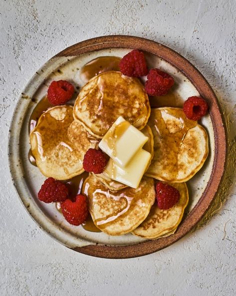 Switch Up Your Weekend Breakfast Routine with Fluffy Silver Dollar Pancakes Joanna Gaines Chocolate Chip Cookies, Dollar Pancakes, Croissant Breakfast Sandwich, Silver Dollar Pancakes, Pancake Toppings, Croissant Breakfast, Breakfast Routine, Chocolate Chip Pancakes, Mini Pancakes