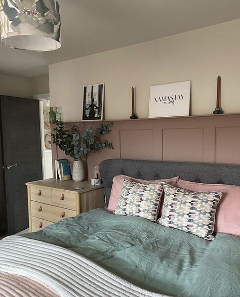 Best colours to paint your bedroom to promote a good sleep - Style Your Sanctuary Panelling Behind Bed, Panelled Walls Bedroom, Peaceful Bedroom Colors, Bedroom Mauve, 1930s Bedroom, Blue And Pink Bedroom, Rose Bedroom, Best Bedroom Colors, Green And Lavender