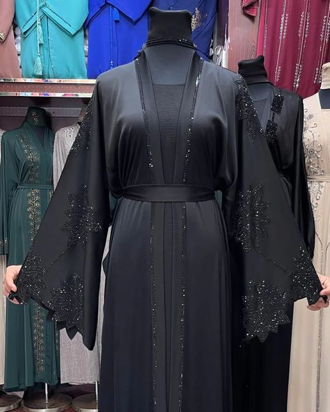 Luxury Traditional Abaya With Drape, Luxury Traditional Drape Abaya, Luxury Women's Cape Abaya, Luxury V-neck Elegant Abaya, Luxury Abaya, Luxury Bohemian V-neck Abaya, Mode Turban, Learning Disabilities, Abayas Fashion