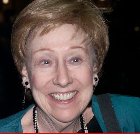 Jean Stapleton Dead -- All in the Family Star Dies at 90 Edith Bunker, Jean Stapleton, Norman Lear, Archie Bunker, Bye For Now, Celebrities Who Died, Damn Yankees, Heaven's Gate, Angela Lansbury