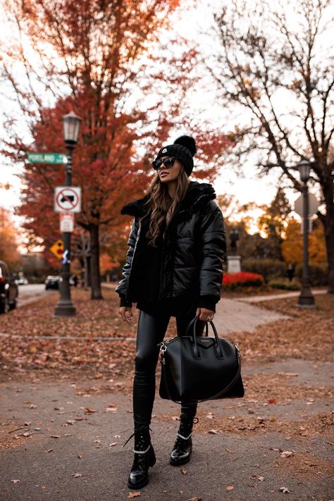 One of my favorite fashion trends for autumn 2020 is the puffer jacket paired with leather leggings. Today, I'm wearing a cropped puffer coat with leather leggings and combat boots from Express on the blog. Click through to see the best puffer jackets for fall 2020, casual cozy fall outfits, and affordable fall fashion. #fallootd #style #casualootd Express Sweater Dress, Mia Mia Mine, Ski Style, Puffer Jacket Outfit, Monte Verde, Vinyl Leggings, Look Legging, Walking In Heels, Mia Mia