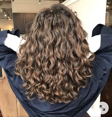 2b Haircut Medium, Pelo Ondulado Natural, Naturally Wavy Hair Cuts, Curly Cut, Curly Haircut, Medium Length Curly Hair, Natural Curly Hair Cuts, Layered Curly Hair, Brown Curly Hair