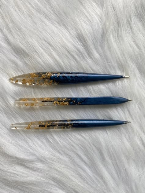 Pen Resin Ideas, Resin Pens Ideas, Resin Pen, Crystal Pen, Resin Crafts Tutorial, Diy Resin Projects, Resin Art Painting, Resin Jewelry Diy, Cute Pens