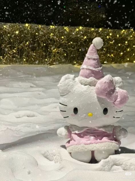 #hellokitty #christmas #winter #pinkwinter #christmasinspo Winter Hello Kitty Pfp, Coquette Christmas Pfp, Hello Kitty Snowman, Hello Kitty Christmas Pfp, Winter Hello Kitty, Christmas Profile Pictures, Christmas Hello Kitty, 헬로키티 배경화면, Y2k Hello Kitty