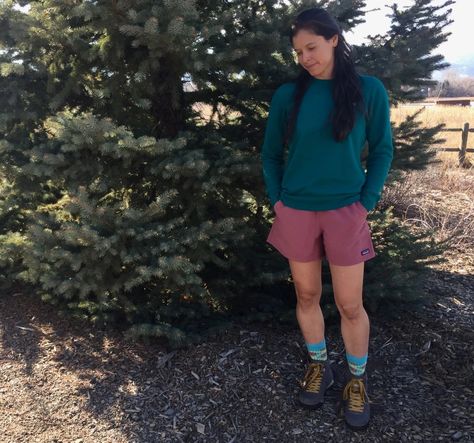 Baggies Patagonia Outfit, Warm Hiking Outfit, Patagonia Baggies Women, Patagonia Style, Patagonia Baggies, Patagonia Outfit, Wardrobe Makeover, Patagonia Shorts, Gardening Outfit