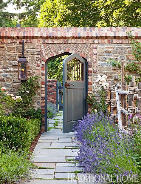 Brick Garden Wall, Brick Wall Gardens, Gate Design Ideas, Tor Design, Wall Gardens, Garden Gate Design, Walled Gardens, Brick Fence, Brick Garden