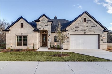 TX Real Estate - Texas Homes For Sale | Zillow Austin Houses Texas, Homes In Dallas Texas, Texas Exterior Home, Texas Houses Exterior, Homes For Sale In Texas, Texas House Layout, Zillow Homes For Sale Texas, Houston Houses Exterior, Texas Farmhouse Exterior