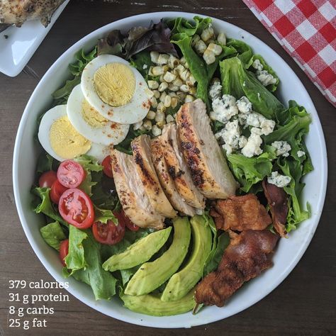 The best grilled chicken cobb salad is made with juicy chicken, grilled to perfection. This low calorie recipe also includes hard boiled eggs, avocado, crispy bacon, grilled corn, cherry tomatoes, and blue cheese. #healthysaladrecipe #cobbsalad #Grilledchicken #highprotein Chicken Calories, Salad Calories, Katie Moore, Chicken Cobb Salad, Chef Salad Recipes, Classic Cobb Salad, Smoked Chicken Breast, Broiled Chicken Breast, Salads Recipes For Dinner