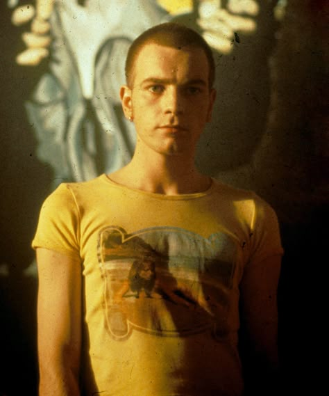 Renton Trainspotting, Mark Renton, Stills Photography, Secret Wardrobe, Famous Portraits, Style Outfits Men, Anti Fashion, Acid House, Trainspotting