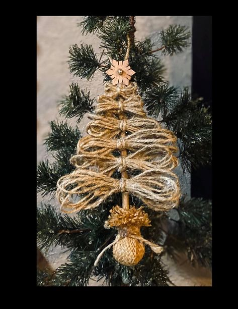 Jute Christmas Trees, Jute Christmas Trees Diy, Rope Christmas Trees Diy, Jute Twine Crafts, Wishes Christmas, Art For Decor, Homemade Christmas Decorations, Handmade Christmas Crafts, Country Christmas Decorations