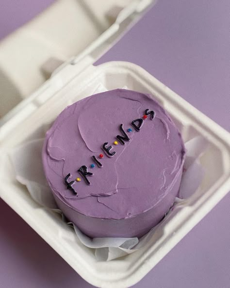 Friendship Day Bento Cake, Friends Bento Cake, Friendship Cake Design Friends, Friendship Cakes, Friends Cake Design, Birthday Cake Friends, Friends Theme Cake, Best Friend Cake, Friendship Cake