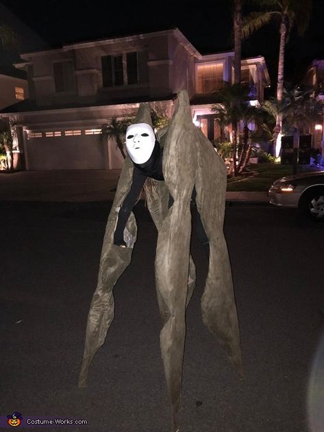 Skinwalker Costume, Spirit Walker Costume, Super Scary Halloween Costumes, Halloween Stilts Costume, Diy Scary Costumes, Scare Actor Costumes, Stilt Costume Ideas, Scary Costume Ideas, Stilt Spirit Costume Diy