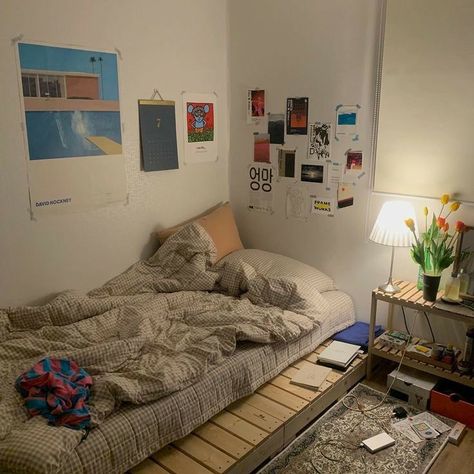 Indie Boy, Dekorasi Kamar Tidur, Study Room Decor, Minimalist Room, Pretty Room, Aesthetic Indie, Small Room Bedroom, Ideas Aesthetic, Cozy Room