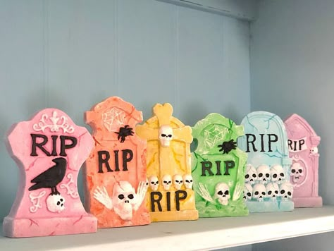 I did it guys! Made a pastel rainbow of crypt stones and I’m in love! This shelf will be dedicated to pastel rainbow Halloween.😸yay… Pastel Halloween Decorations Outdoor, Bright Color Halloween Decor, Pastel Halloween Aesthetic, Colorful Halloween Decor, Pastel Halloween Decor, Bright Halloween, Futuristic Decor, Halloween Rainbow, Rainbow Halloween