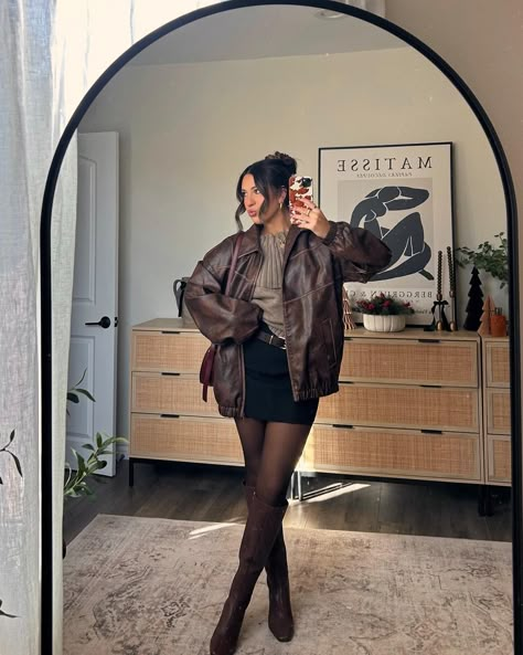 Danielle Esther (@daniellee_esther) on Threads 2025 Outfit, Lunch Date Outfit, Winter Sweater Outfits, New York Outfits, Leather Jacket Outfits, Fall 24, Fall Fits, Thanksgiving Outfit, Mode Inspo